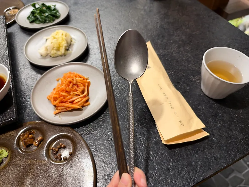 Manmok's uniquely shaped spoon and chopsticks