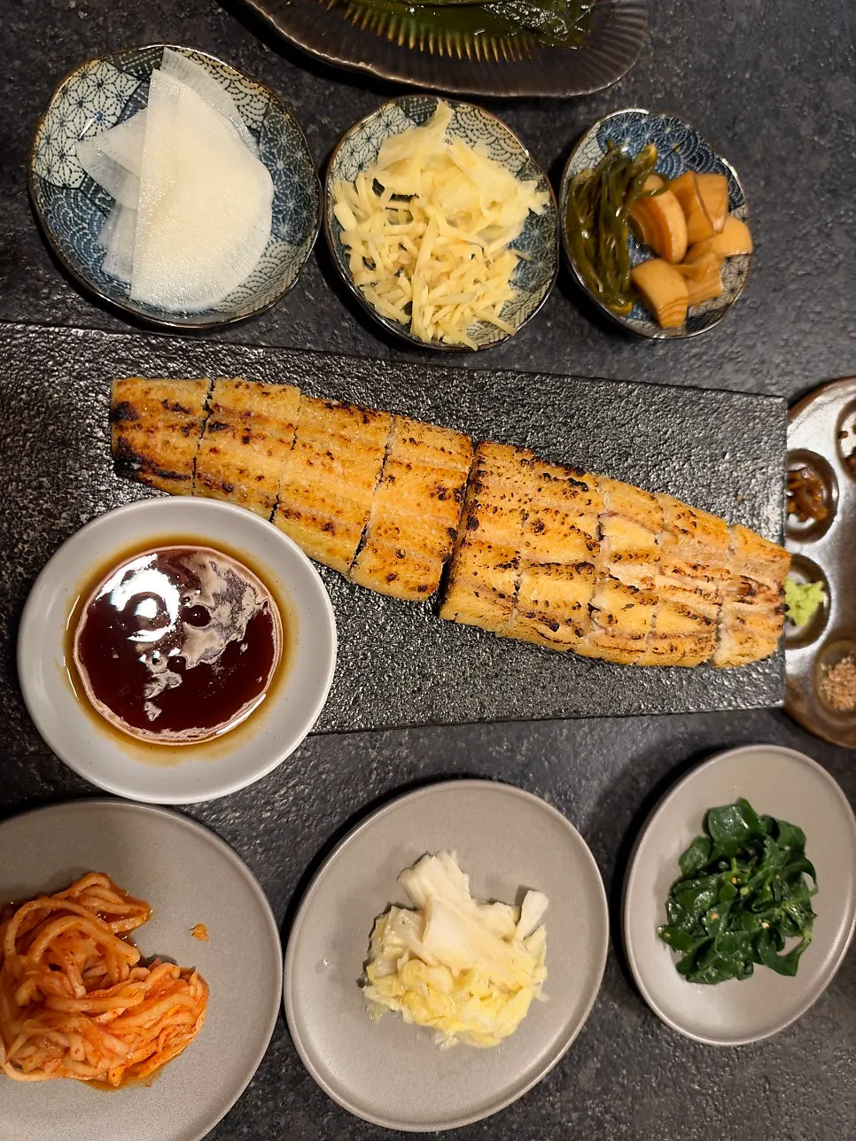 Close-up of the salt-seasoned grilled eel