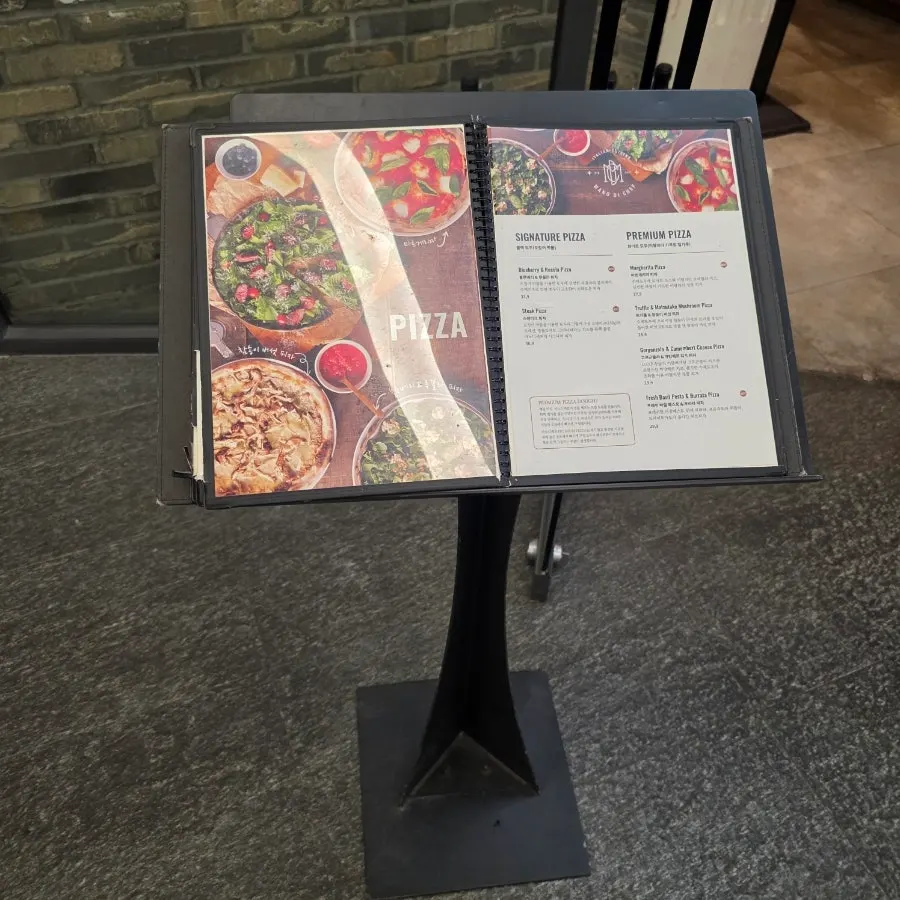 마노디셰프 강남점 매장 외관 사인