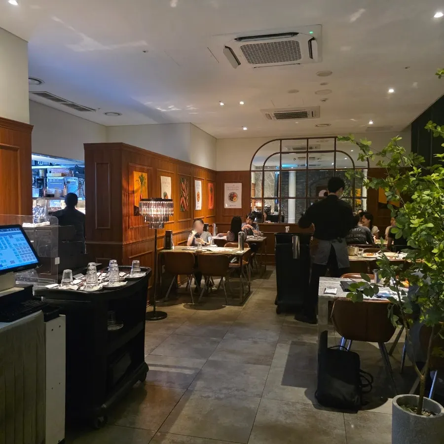 데이트하기 좋은 마노디셰프 강남점 테이블 좌석