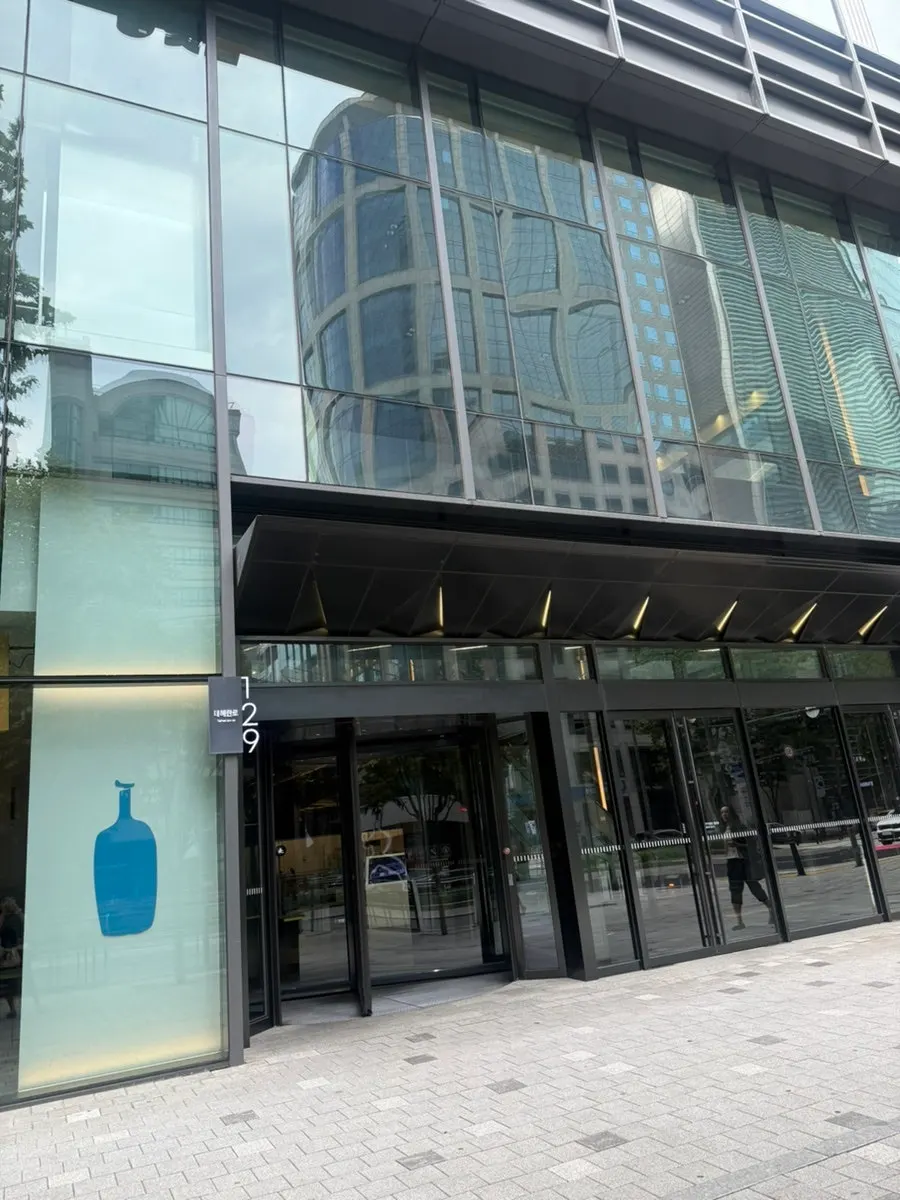 Exterior of the restaurant on B1 of Bithumb Financial Tower