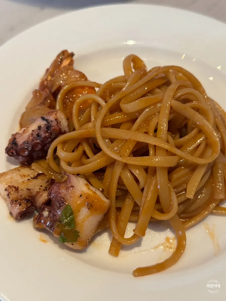 Linguine pasta topped with grilled squid