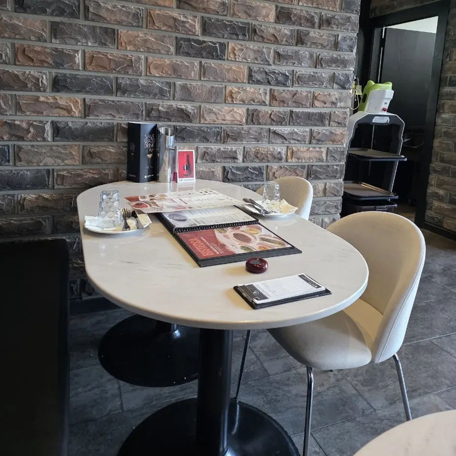 Interior of Mano di Chef Myeongdong Branch on a Tuesday evening