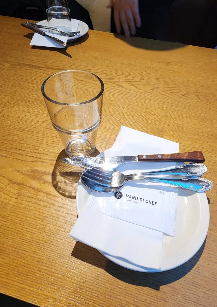 착석 후 바라본 테이블 세팅