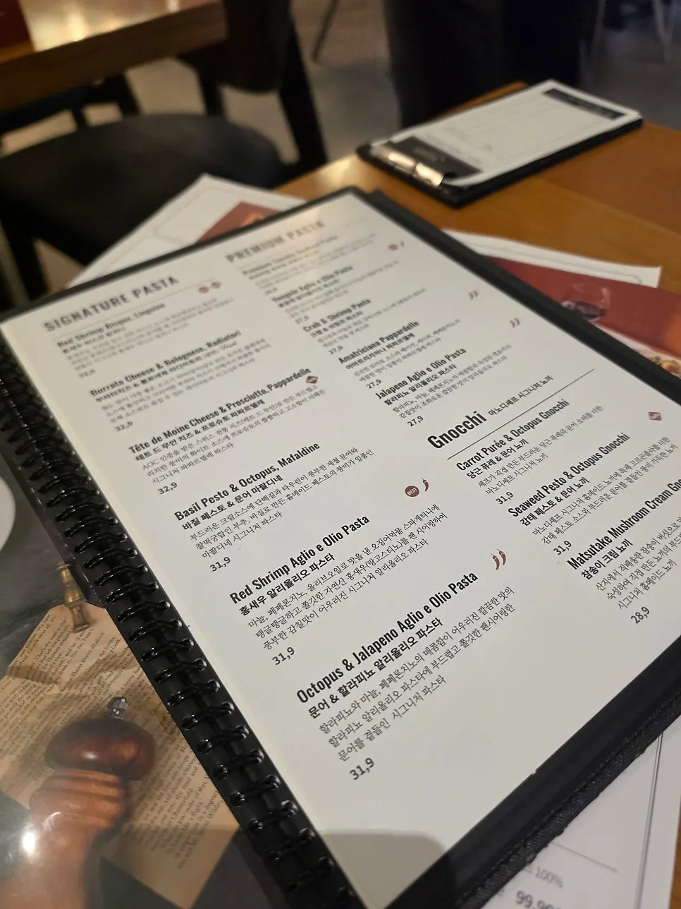 Página del menú con pastas y risottos