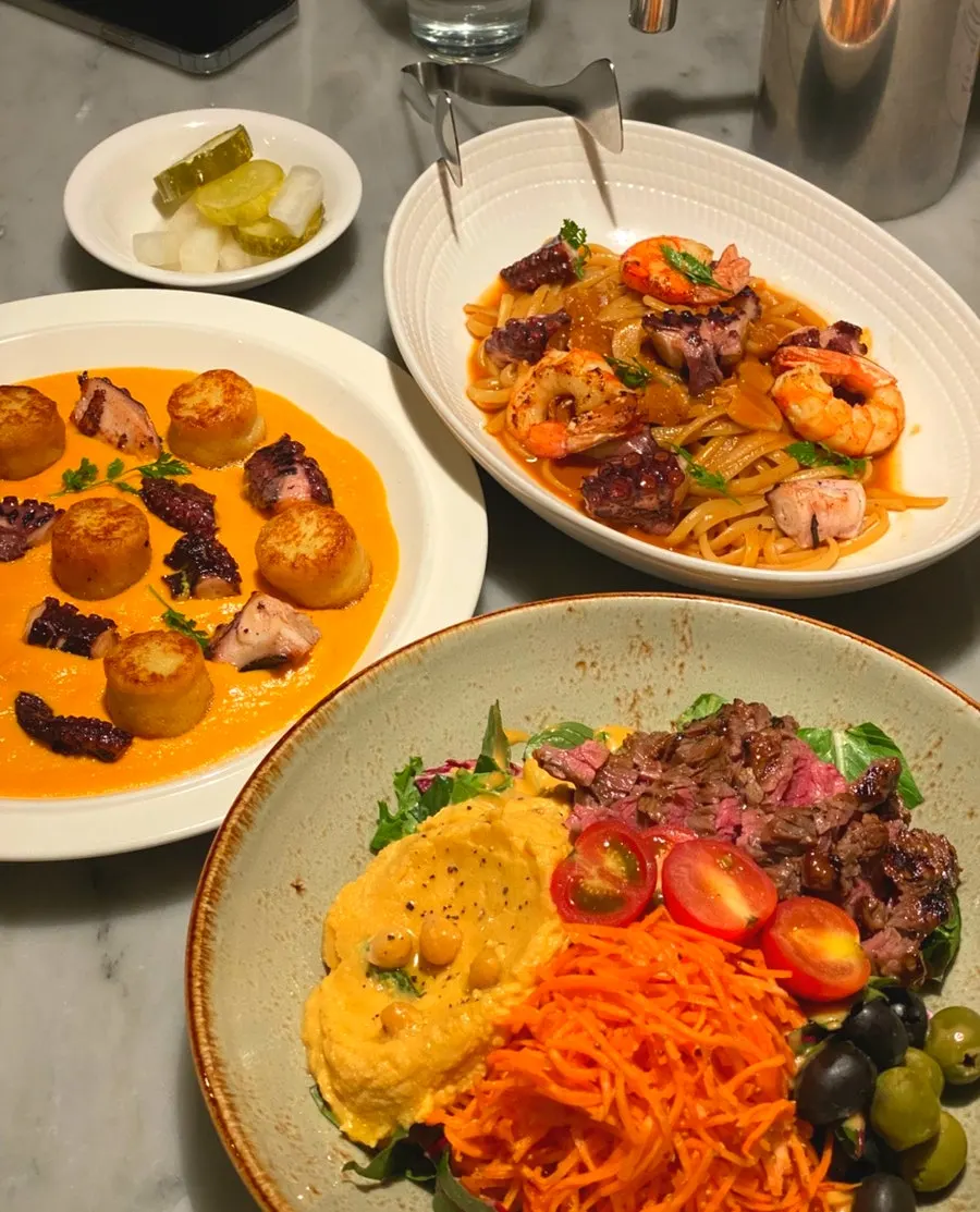 Three Western dishes served simultaneously
