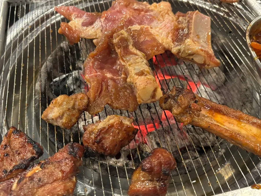 쫄깃한 면발의 비빔냉면 클로즈업