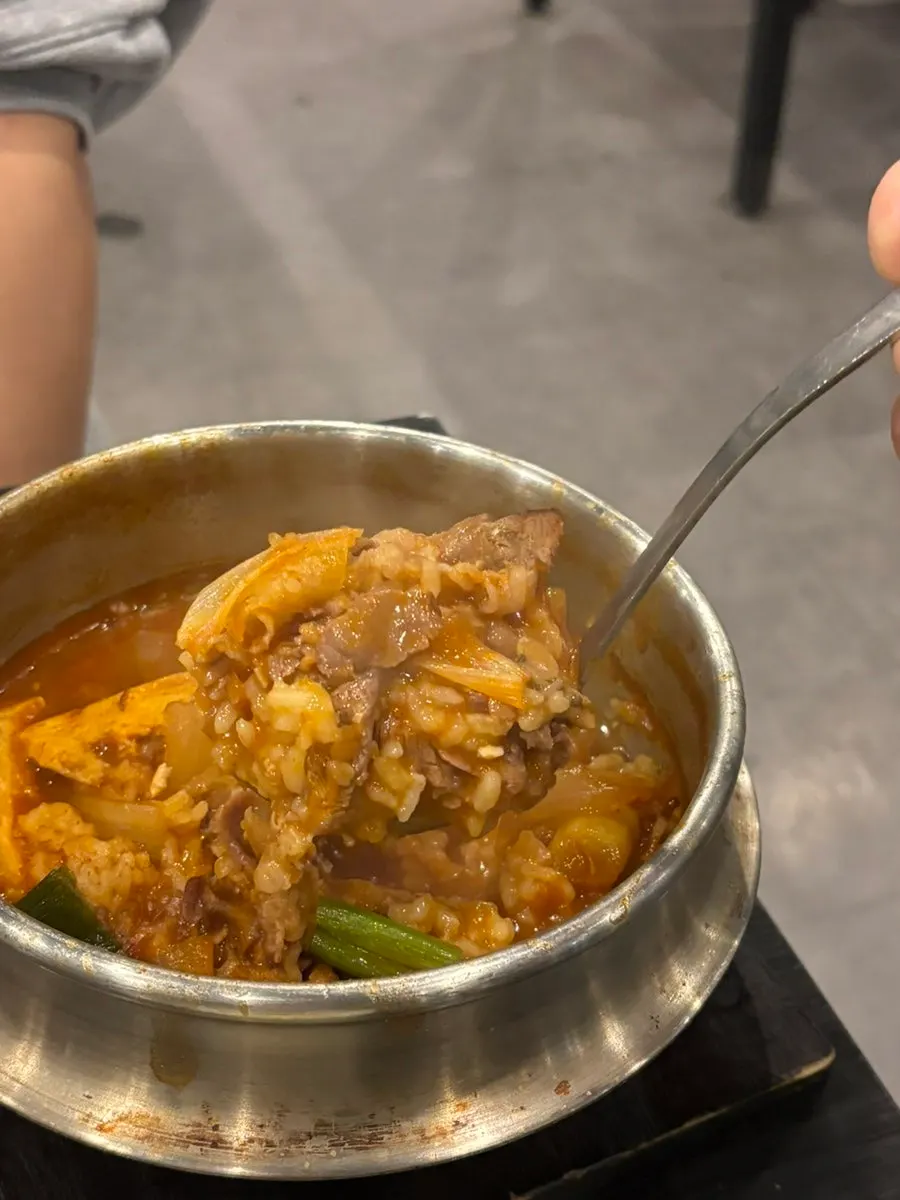 두부와 고기가 든 차돌 된장술밥