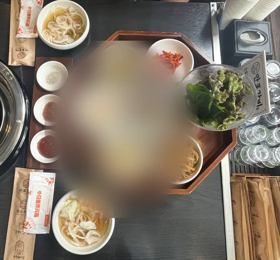 Manpo Galbi side dishes preset at the reserved table