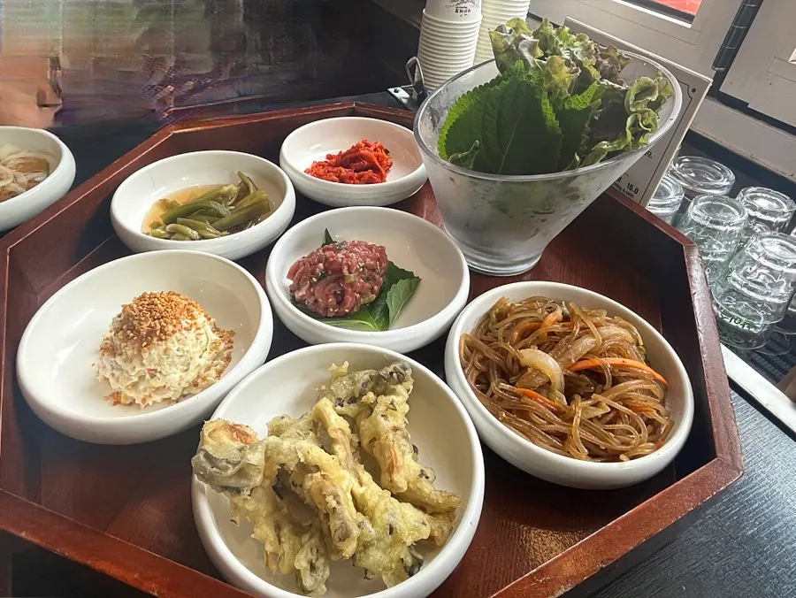 Clean interior seating at Manpo Galbi Uijeongbu Main Branch