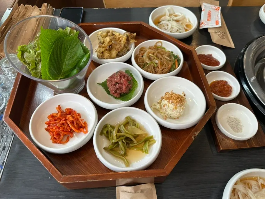 Banchan spread with yukhoe and mu-saengchae