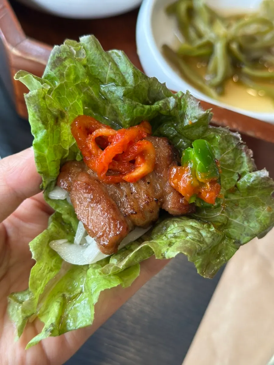 Marinated galbi paired with mu-saengchae