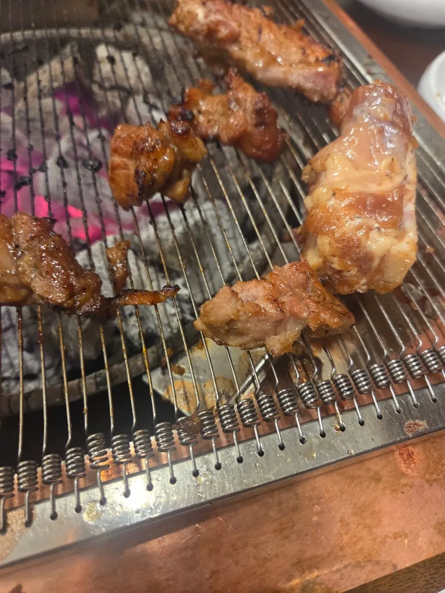 숯불에 구운 한돈 양념 수제갈비
