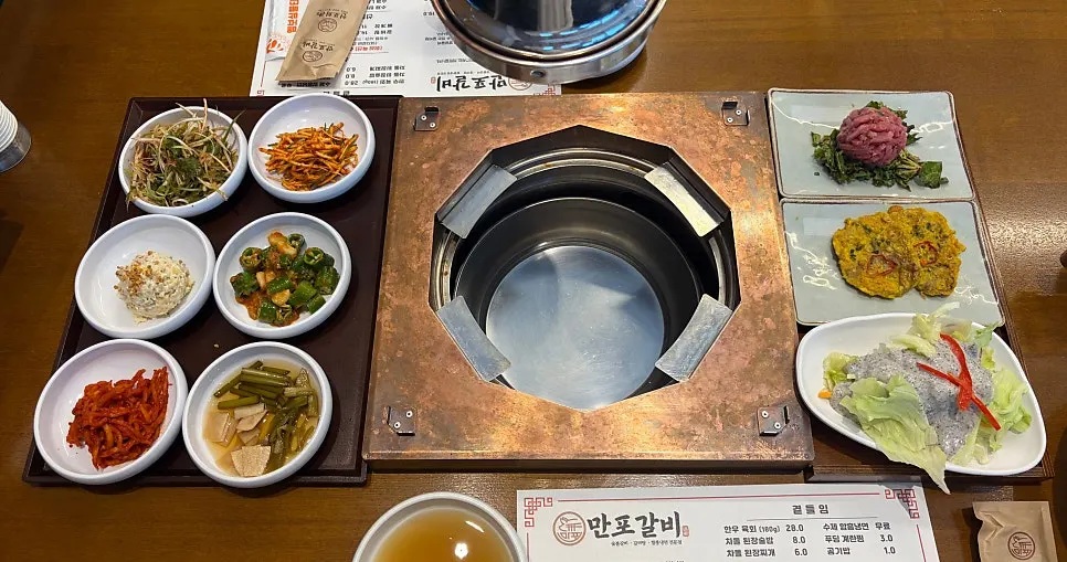 수제함흥냉면 무료 표기가 있는 메뉴판