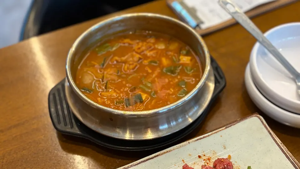 불향 배어 익어가는 돼지갈비