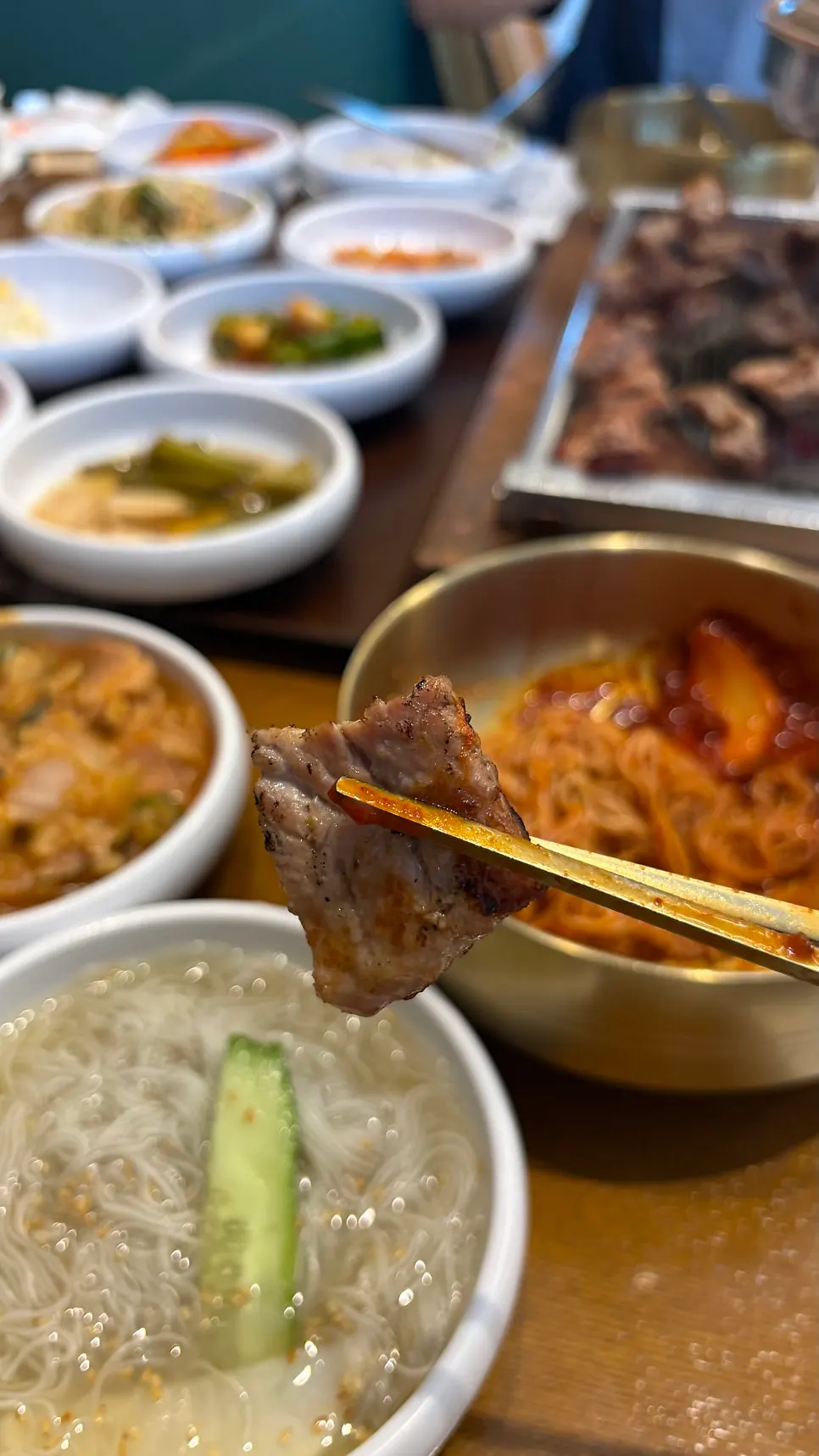 진한 국물의 차돌된장술밥 한 그릇