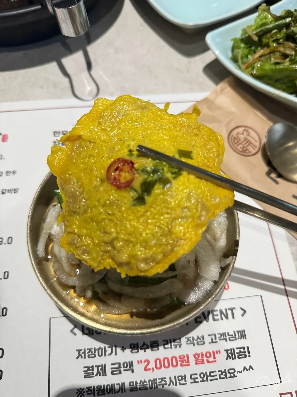 Eight default side dishes set out at Manpo Garden