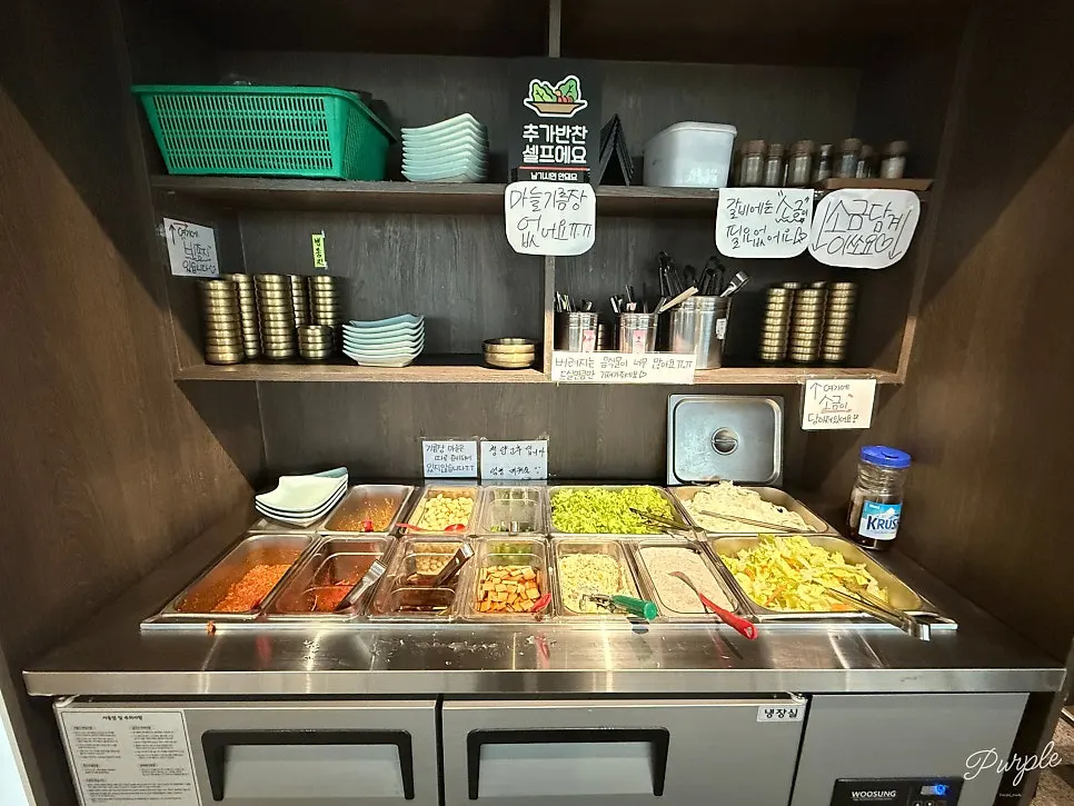 Self-service side dish and lettuce corner at Manpo Garden