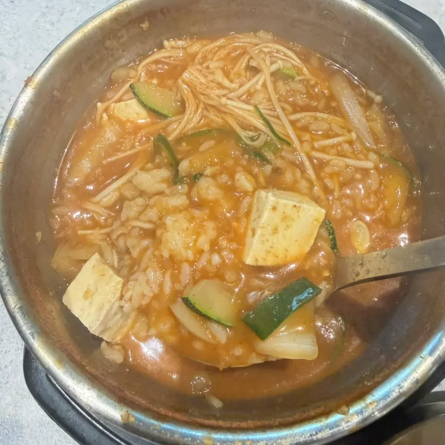 A full spread of Manpo Garden's doenjang sulbap
