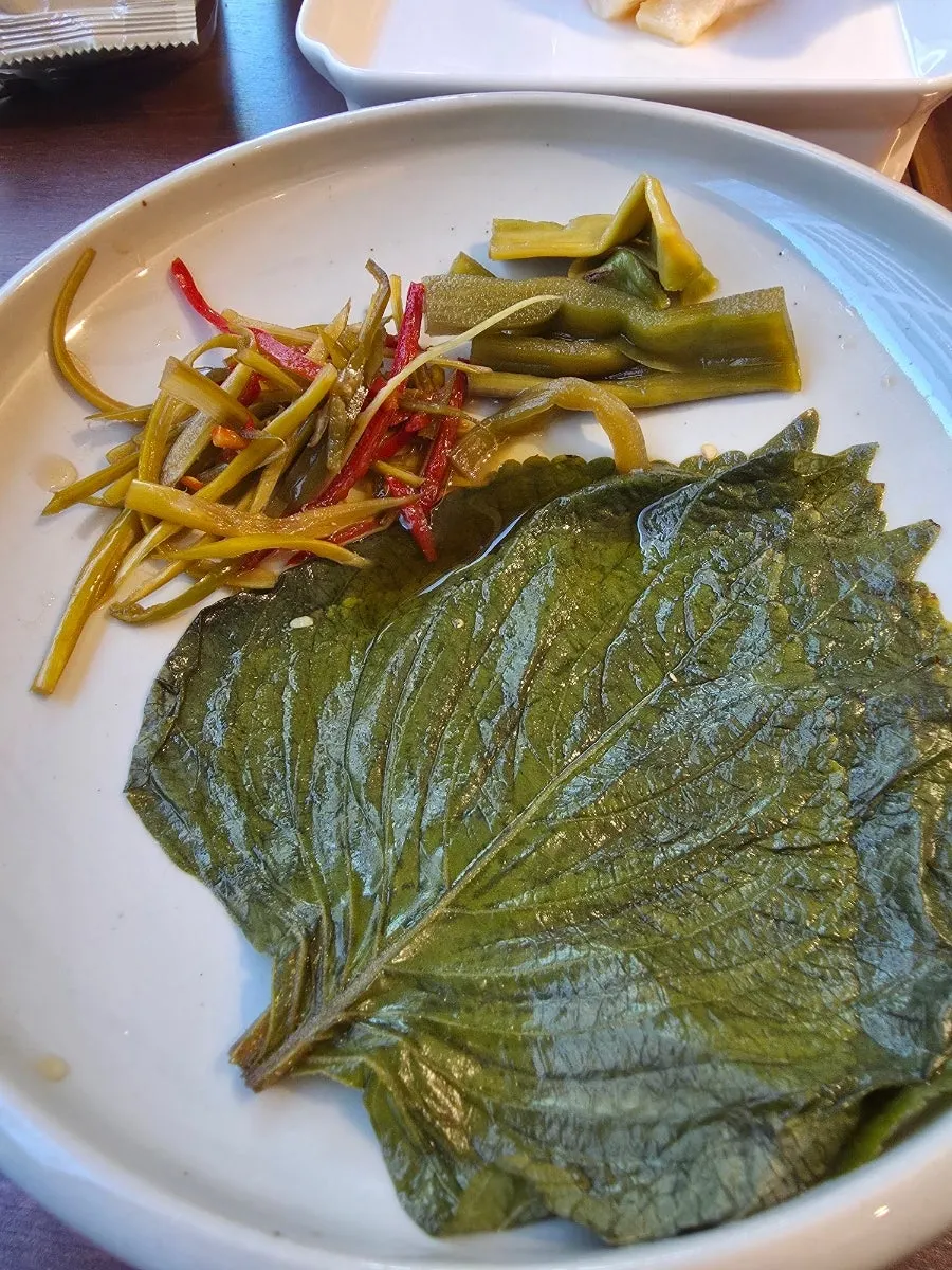 Neatly arranged side dish plates