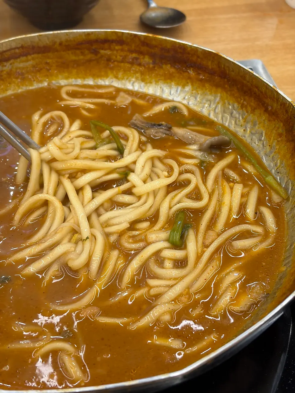 Kalguksu noodles added to the deepened broth