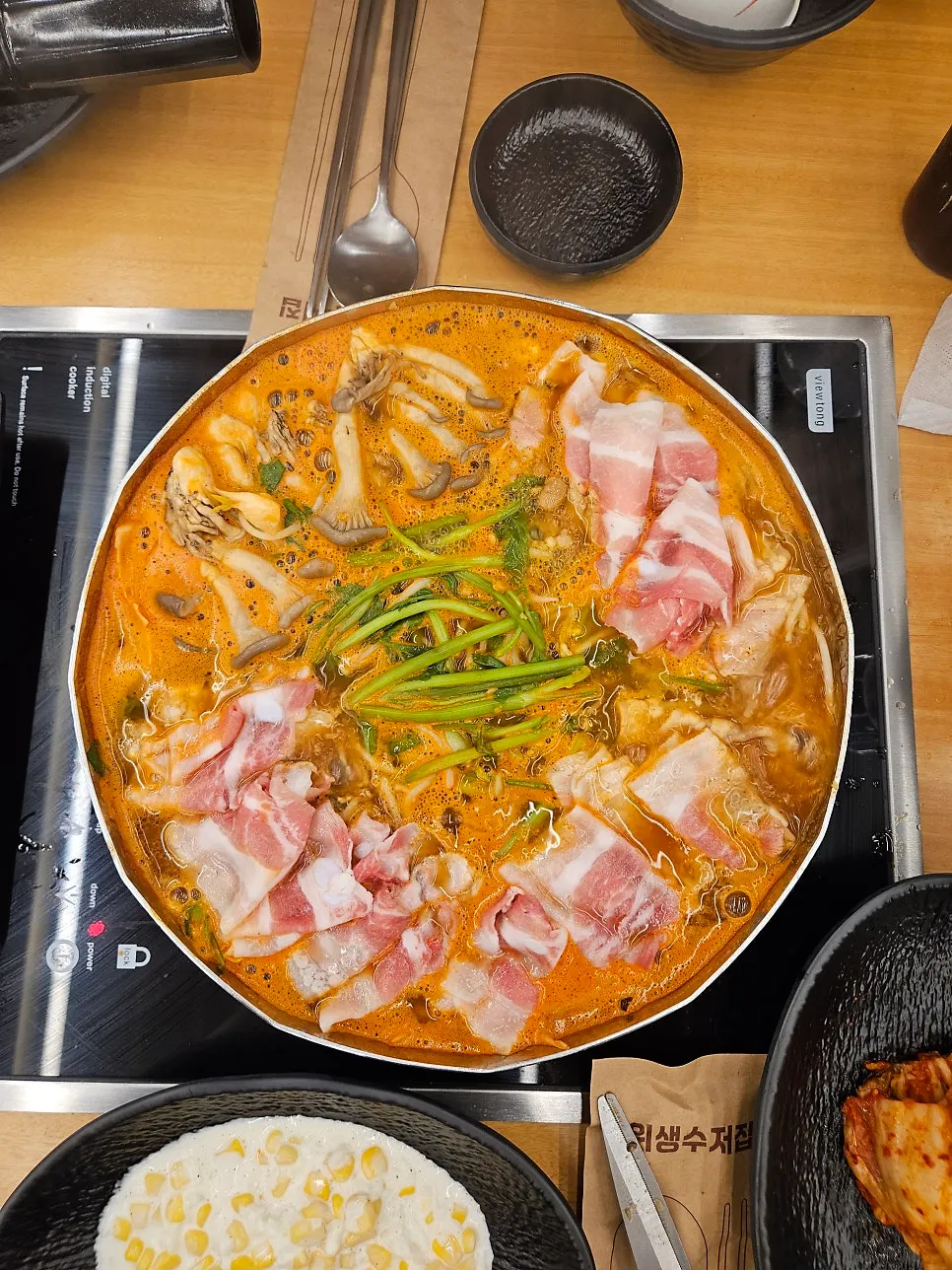 가족 외식으로 즐긴 샤브샤브 한 상