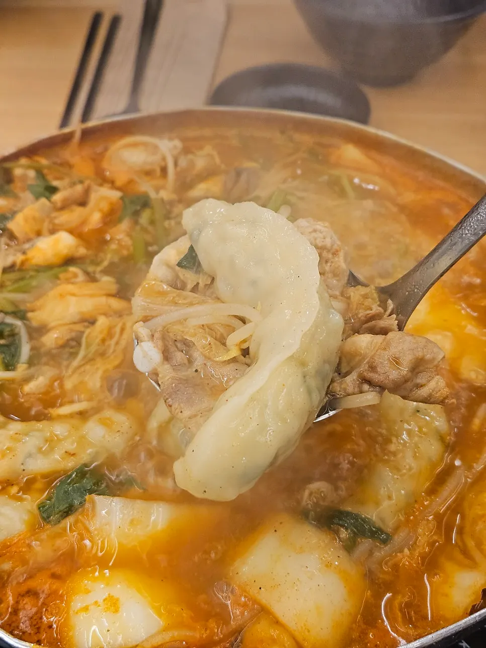 식사 후 남은 샤브칼국수 냄비