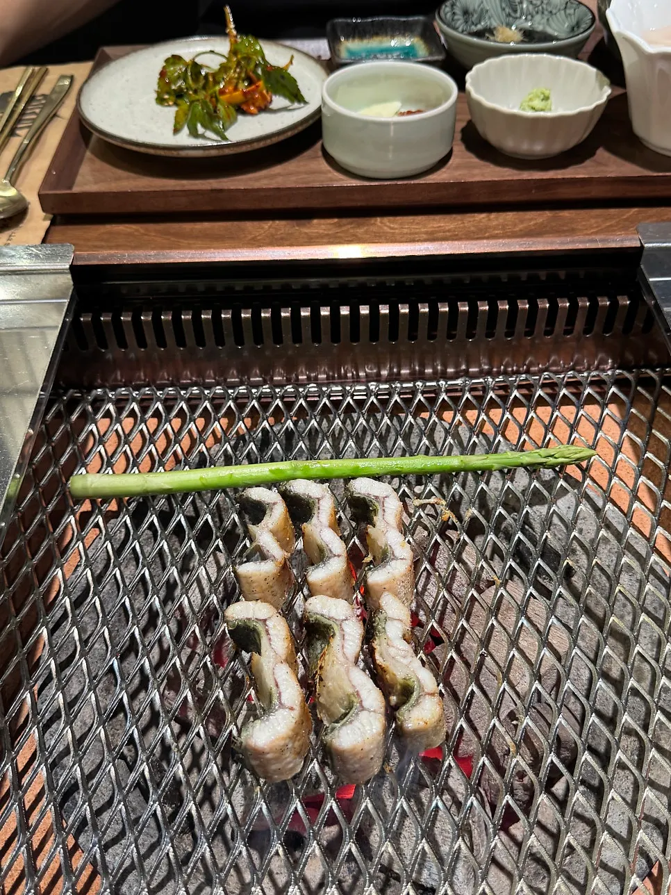 살이 통통하게 구워진 장어 소금구이