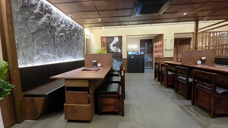 Entrance to Mansuheon Jeongja on the 2nd floor