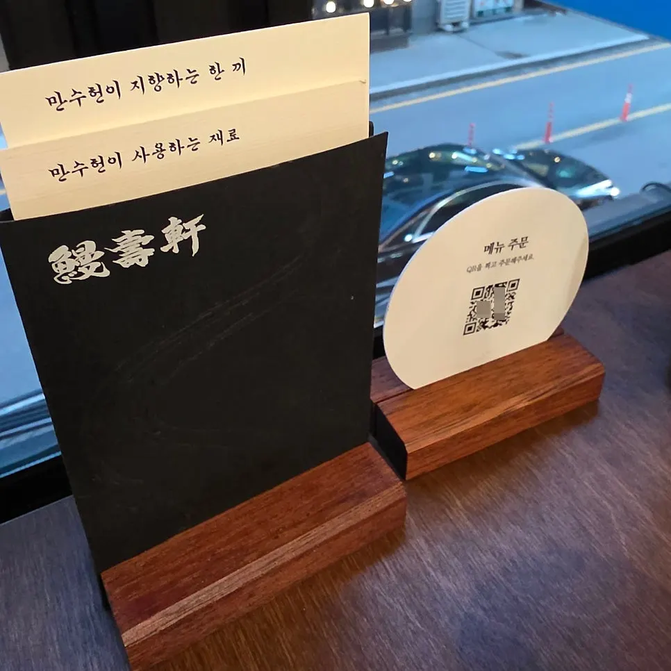 QR order sign placed on the table