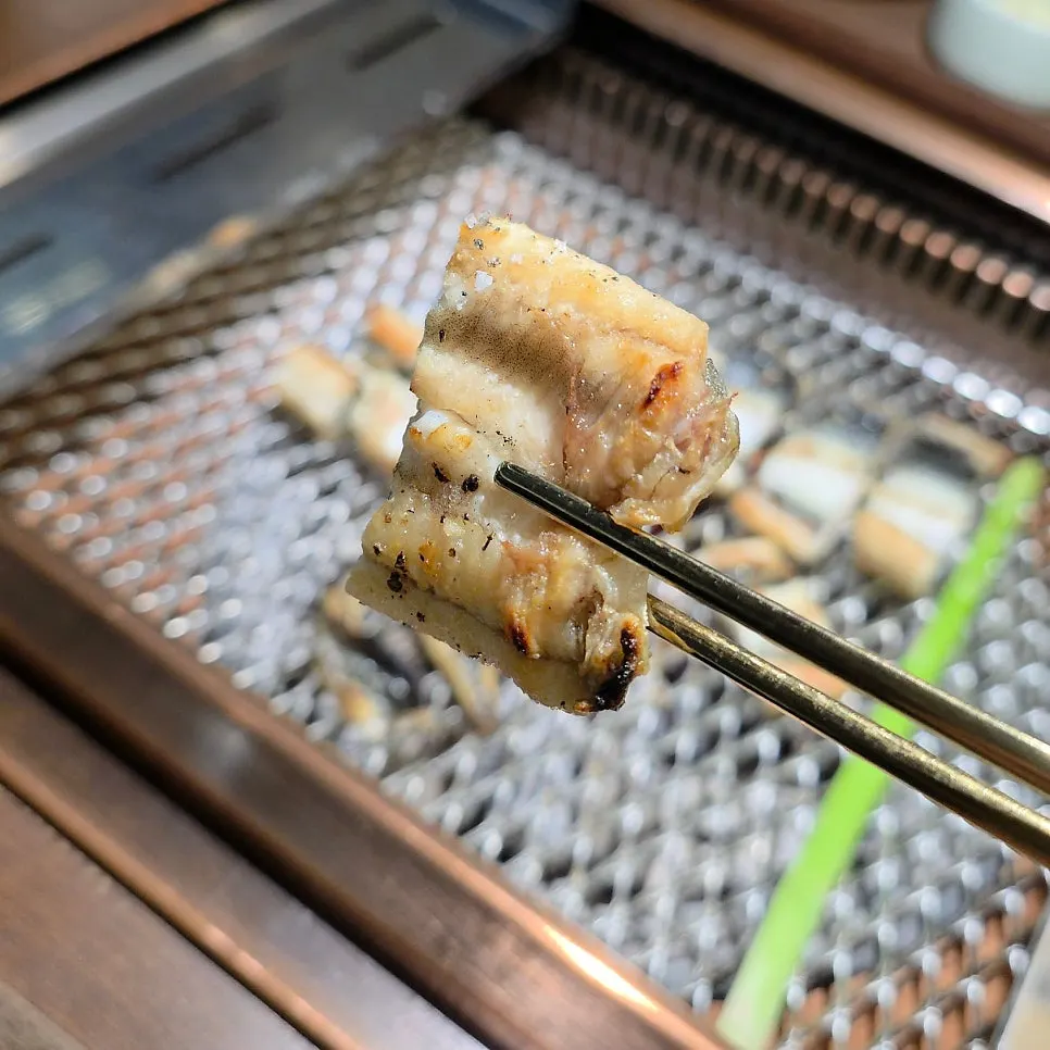 Salt-grilled eel browning nicely on the grill