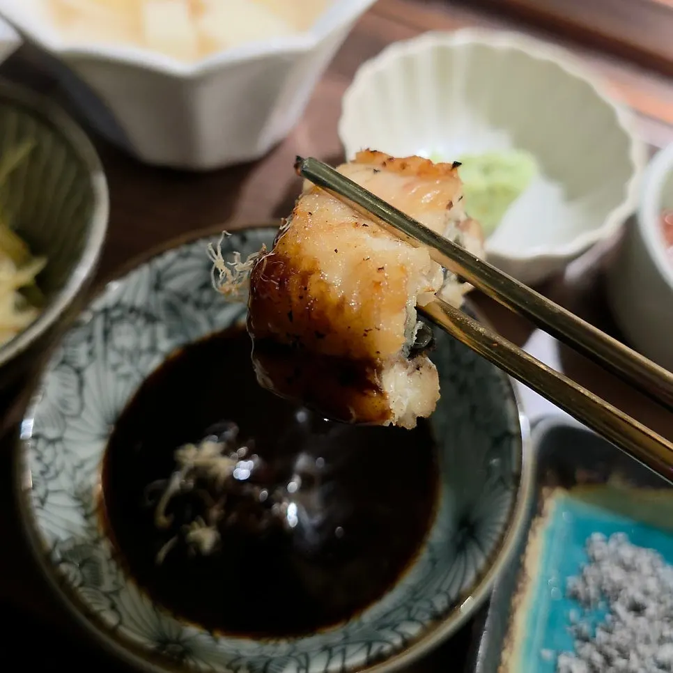 Salt-grilled eel wrapped in vegetables