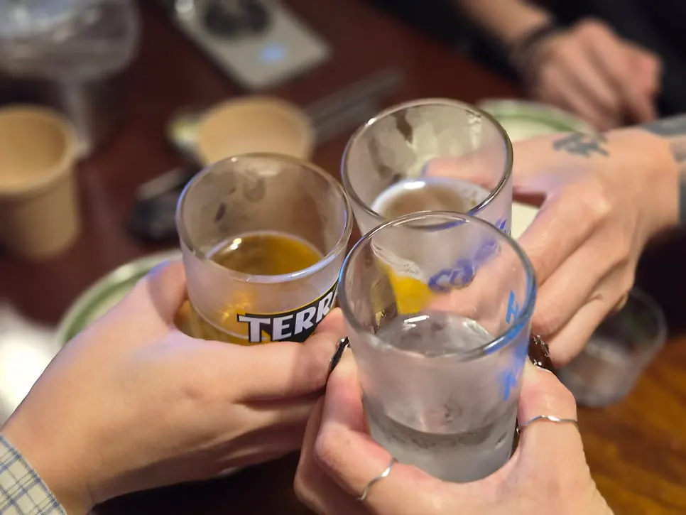 Drinks with friends in a Manseokjip room