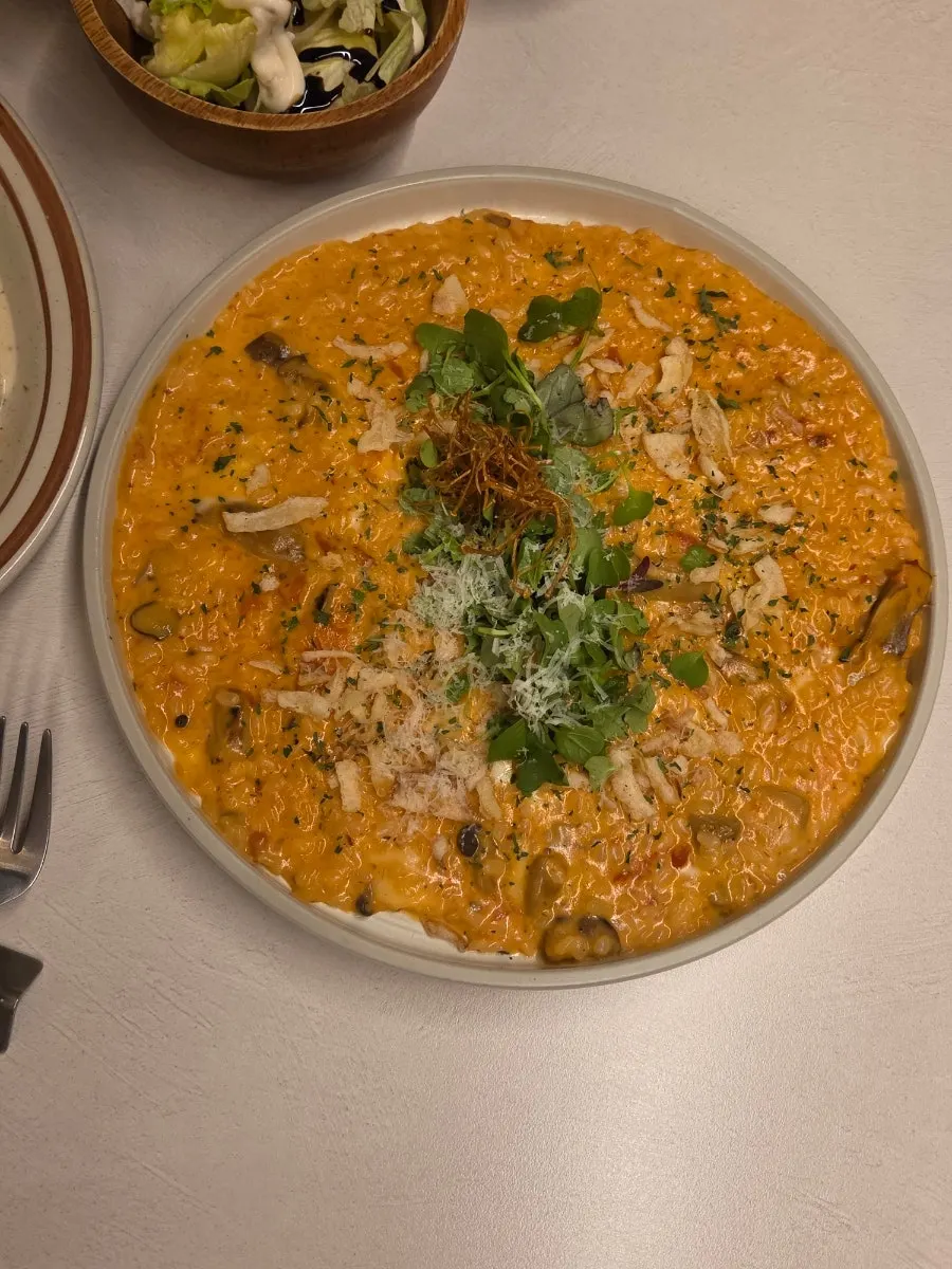 모짜렐라 치즈 올린 매콤 로제 리조또