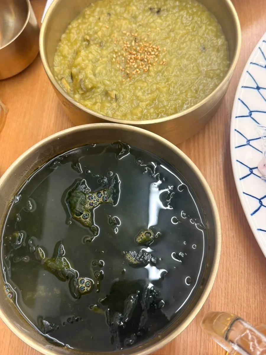 산낙지와 가리비회 해산물 접시