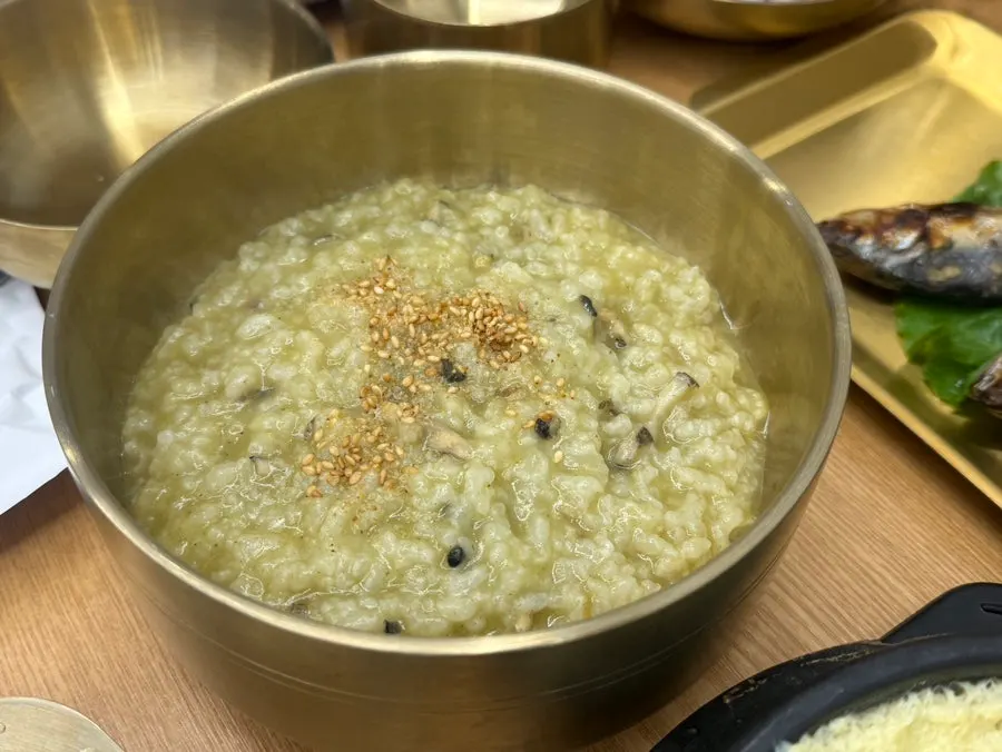 부드럽게 나온 전복죽 한 그릇