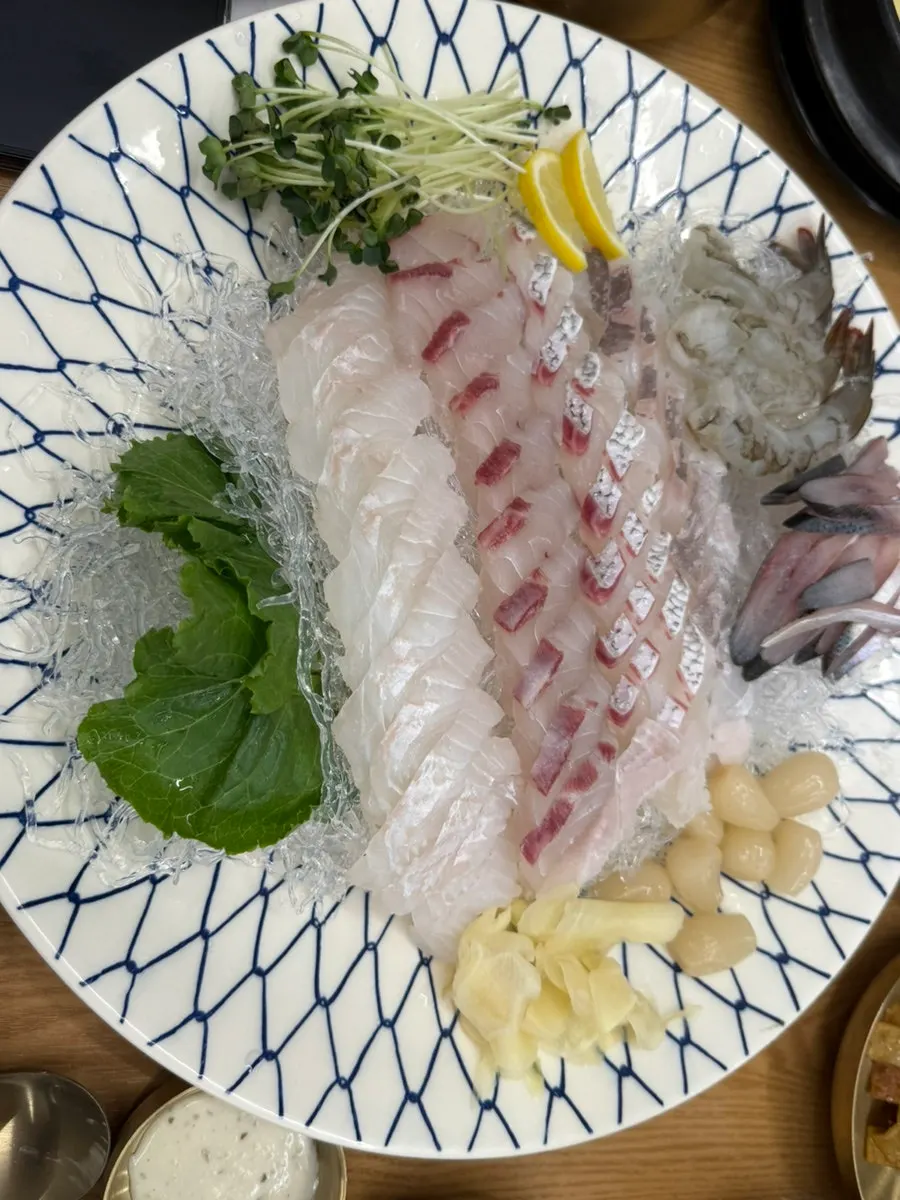 접시에 담겨 나온 산낙지