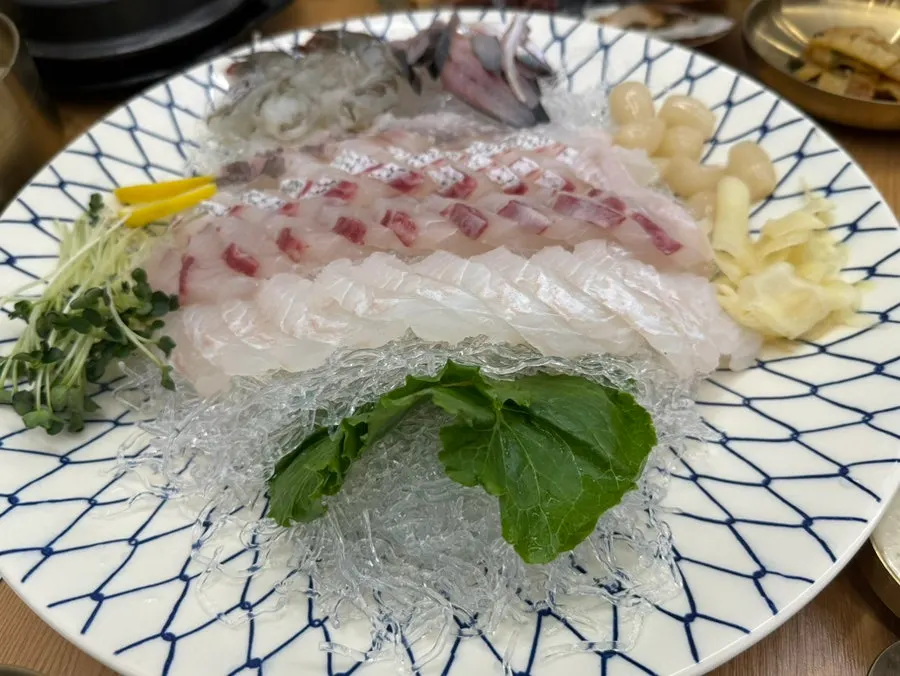 광어와 우럭, 홍민어, 생새우, 전어 5종 제철회