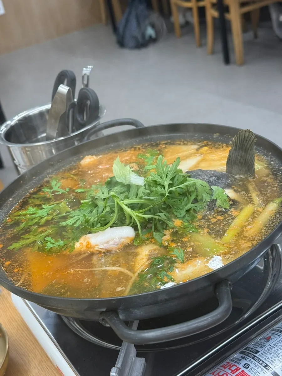 초장에 찍어 먹는 제철 새우