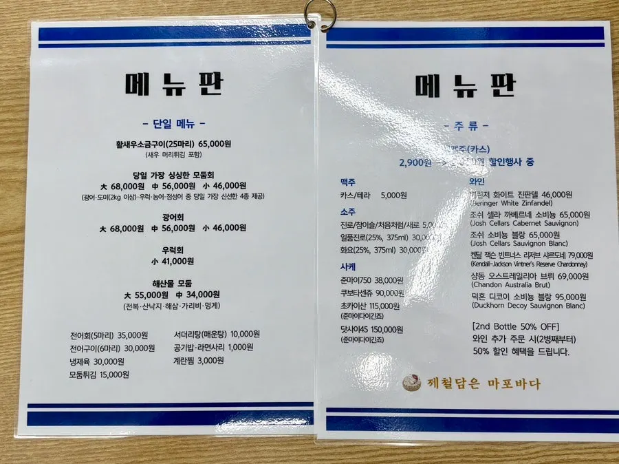 홀 좌석과 매장 분위기