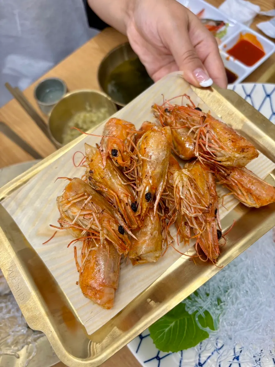 대하구이와 따로 구워 준 새우 머리 버터구이