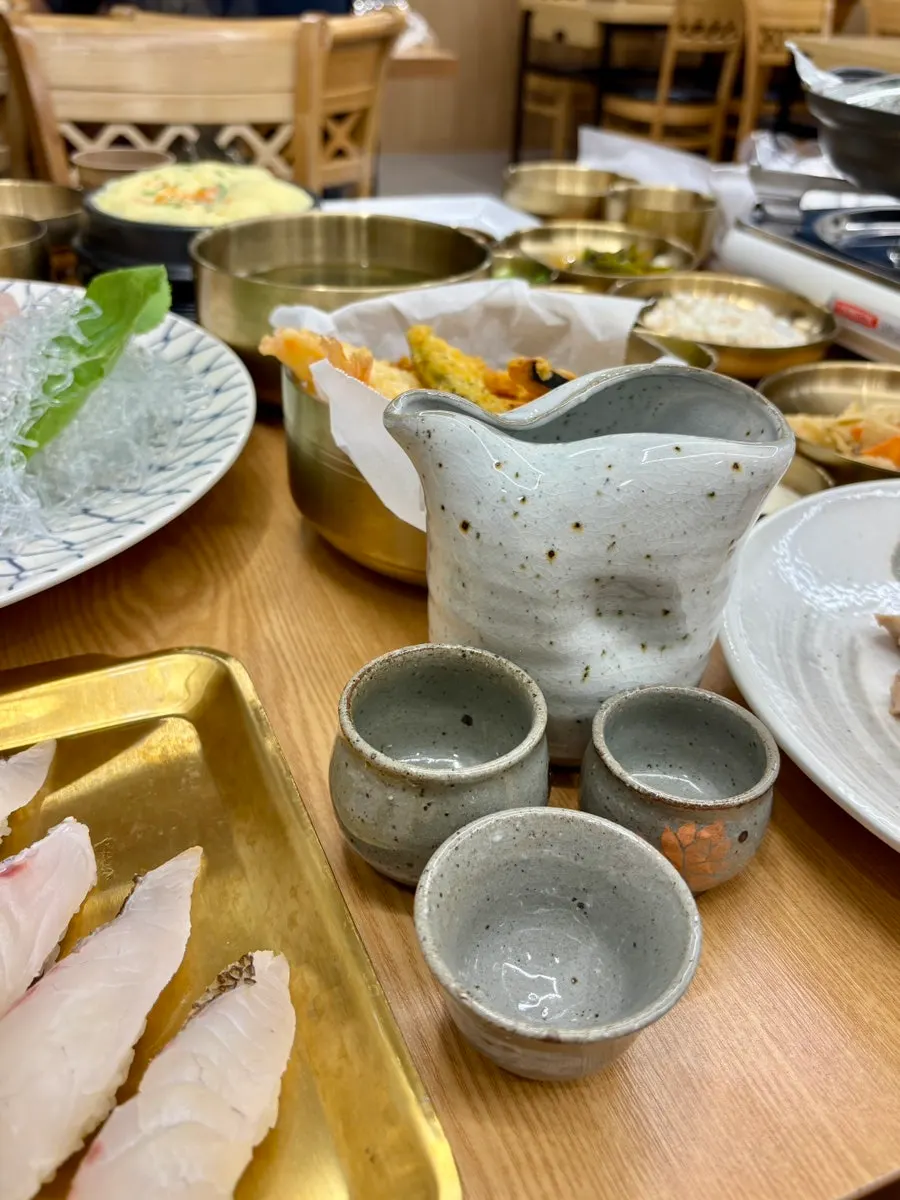 가족이 직접 만든 사케 도쿠리와 잔