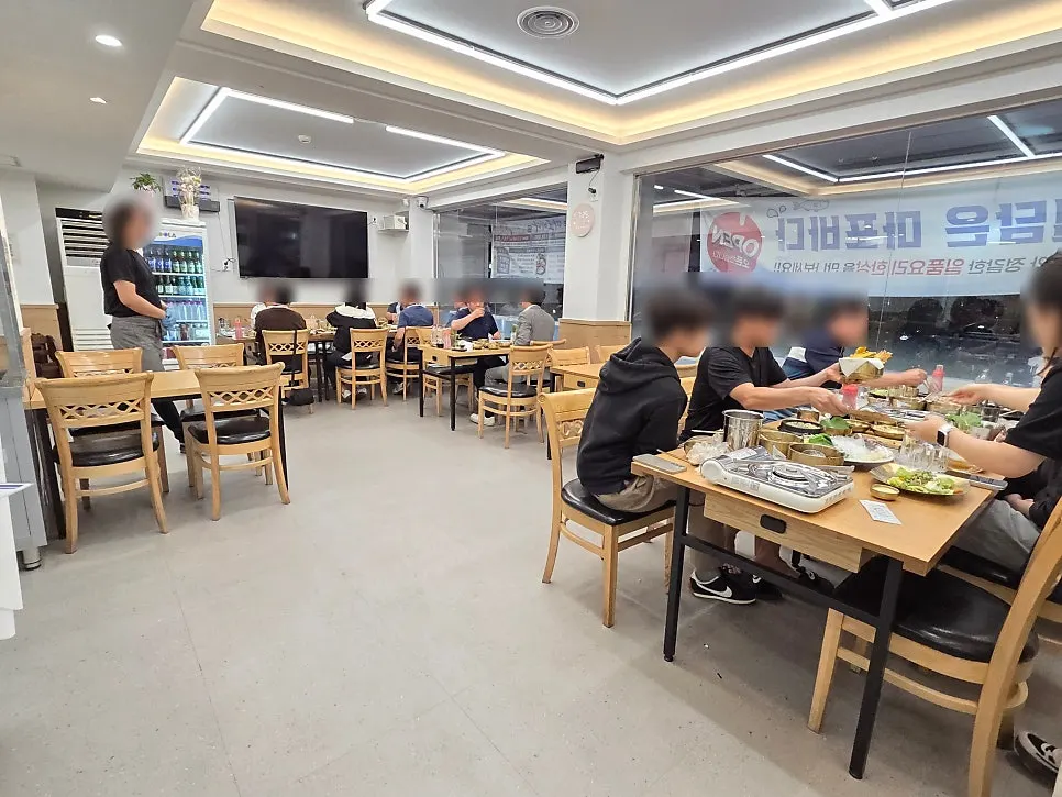 매장 앞 수족관 속 살아있는 활새우