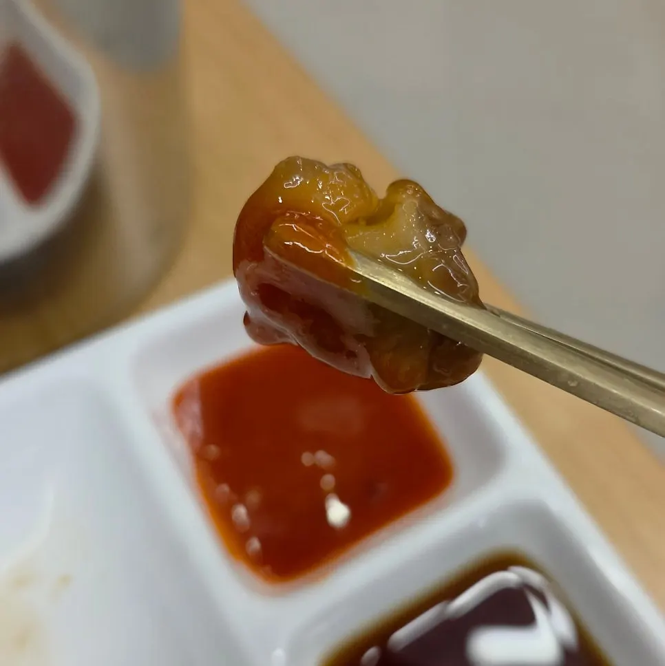 탱글탱글한 해산물 모둠 접시 근접