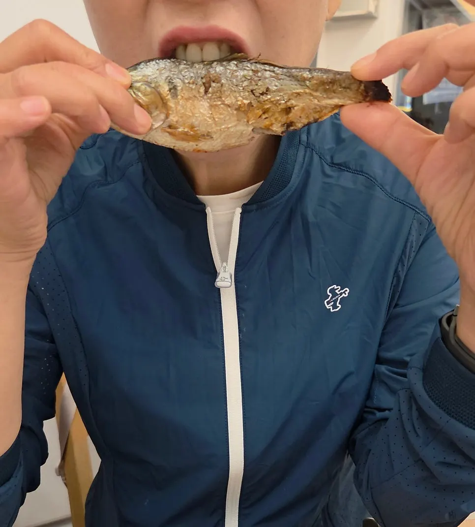전어구이 살을 발라낸 접시