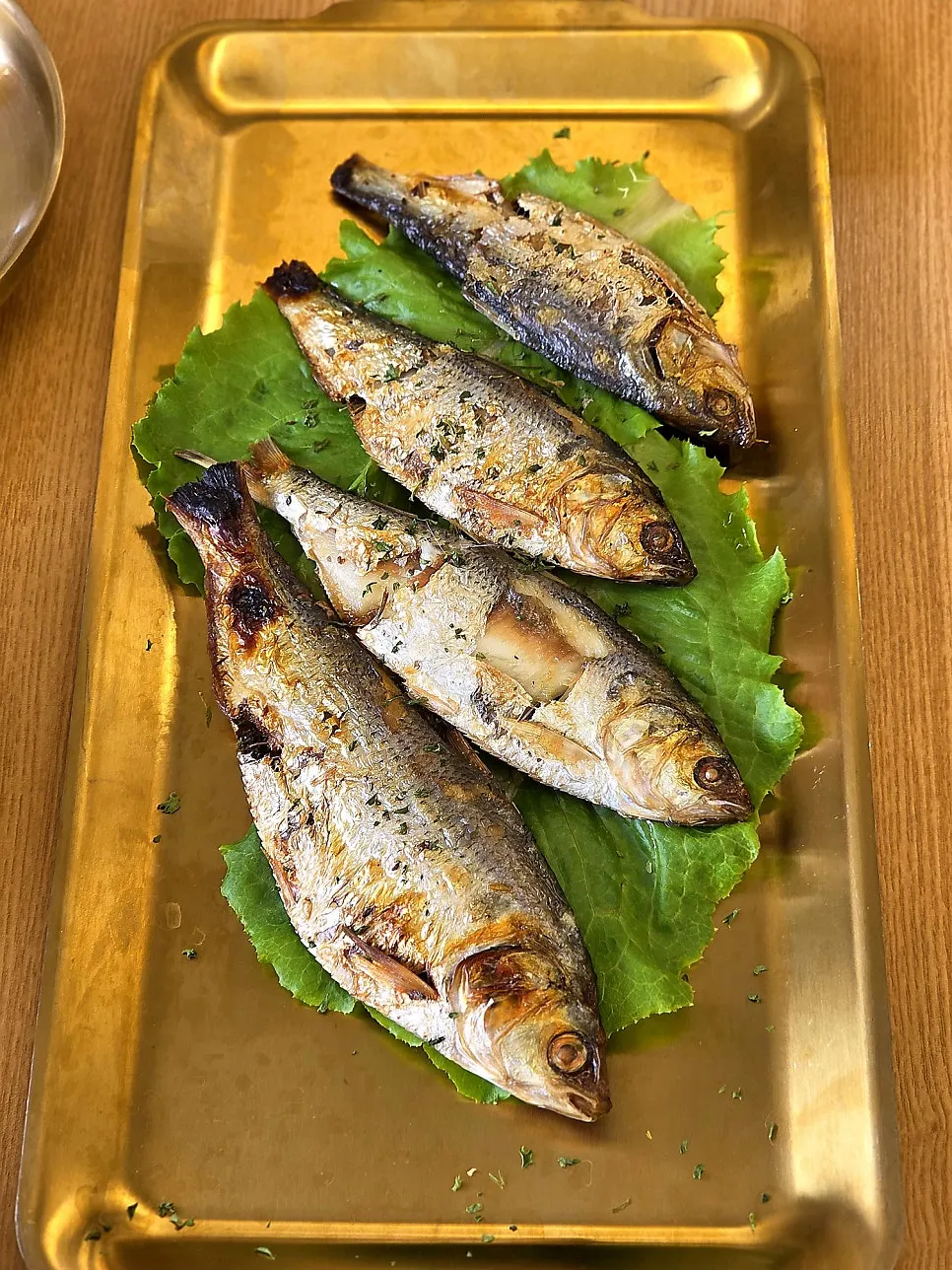노릇하게 구운 제철 전어구이