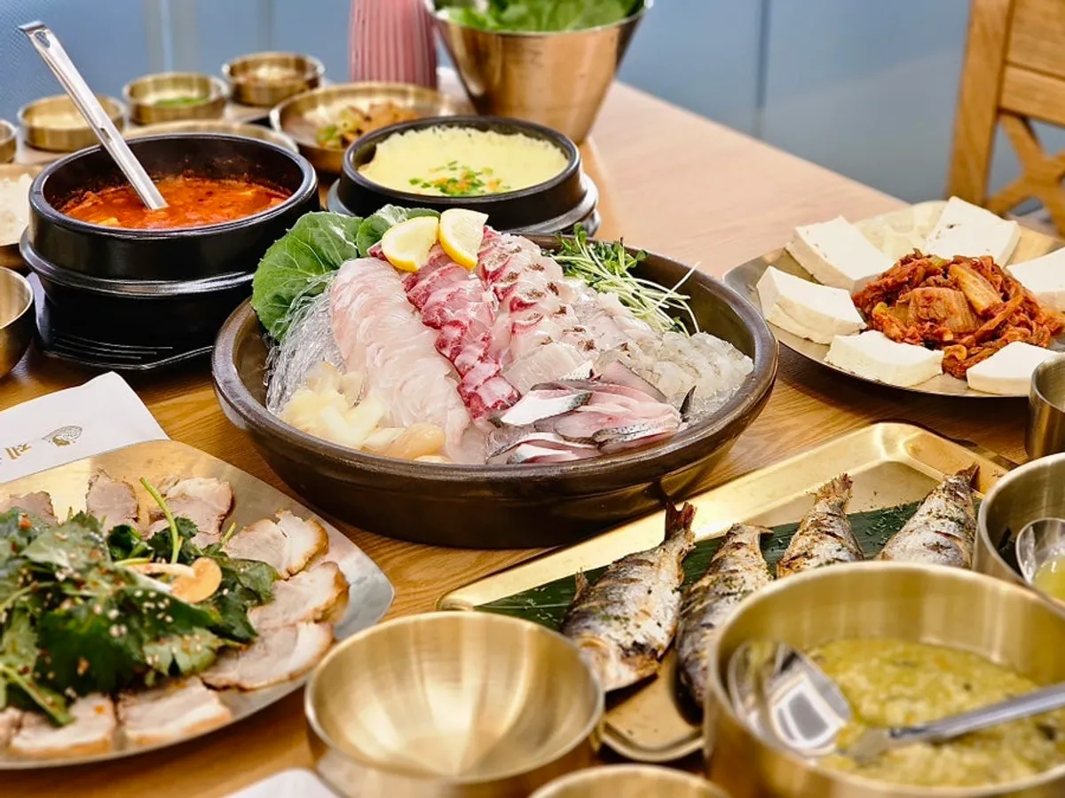 Bàn ăn set signature Mapo Bada của Jaecheoldameun Mapo Bada