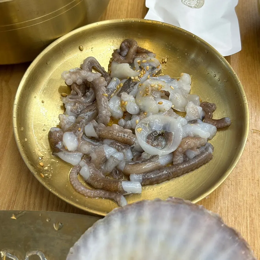 Butter-grilled shrimp heads