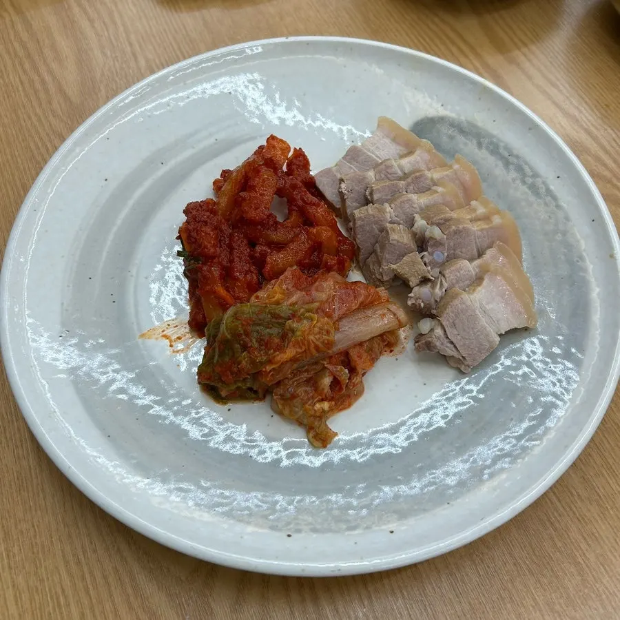 Boiled pork and radish kimchi