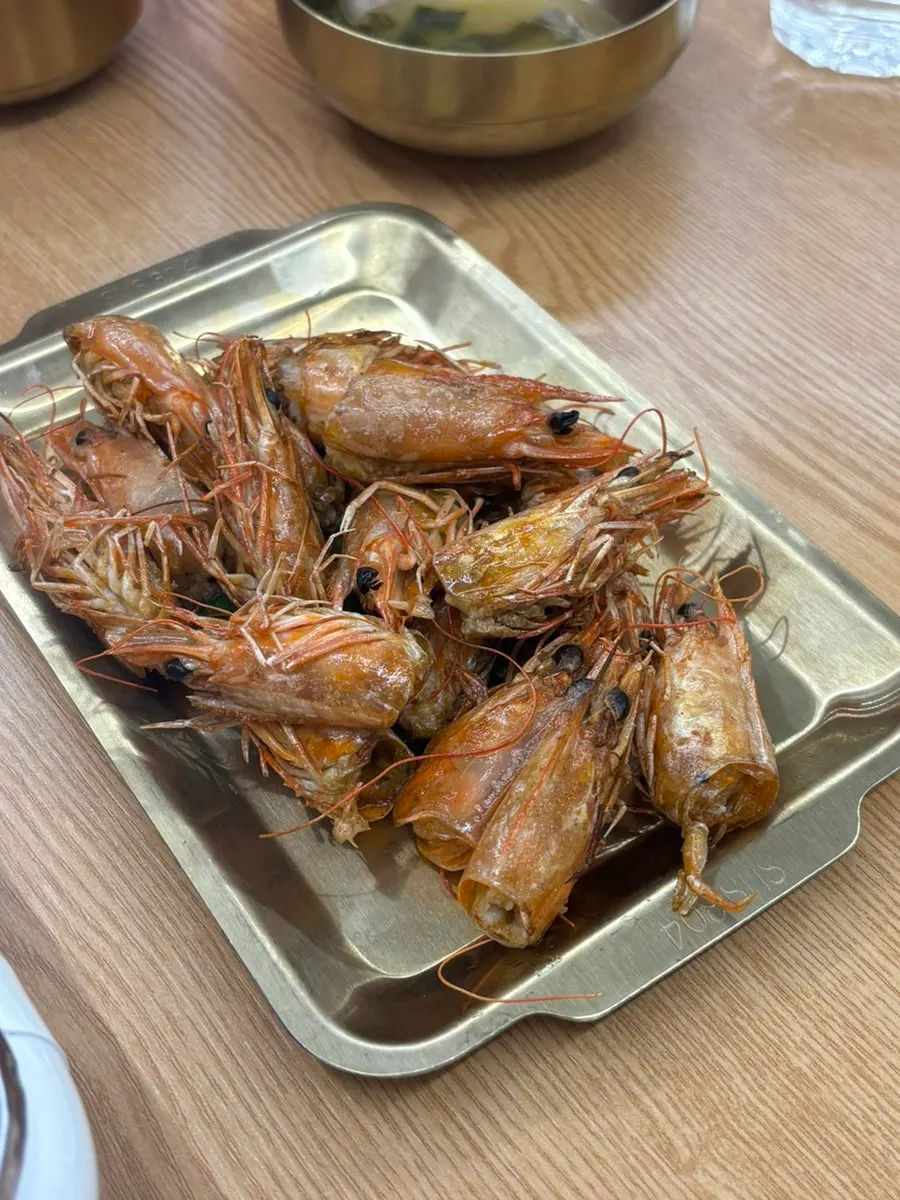 Shrimp heads served as a butter fry